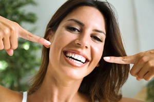 Woman with veneers in Shorewood